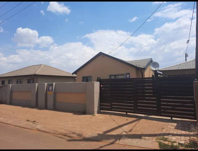 3 BEDROOM HOUSE FOR SALE IN BEVERLY HILLS